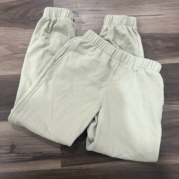 Brandy Melville Joggers - Picture 2 of 5